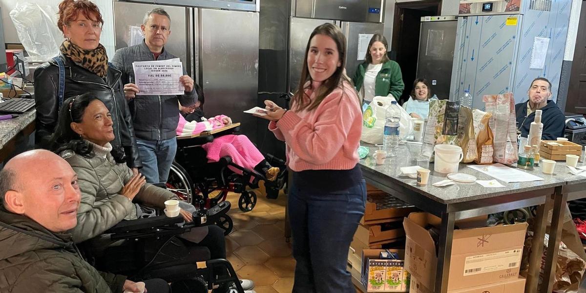 Amb la campanya comercial d'hivern a Albocàsser, s'ha repartir entre els clients dels establiments 2.600 euros en vals de compra.