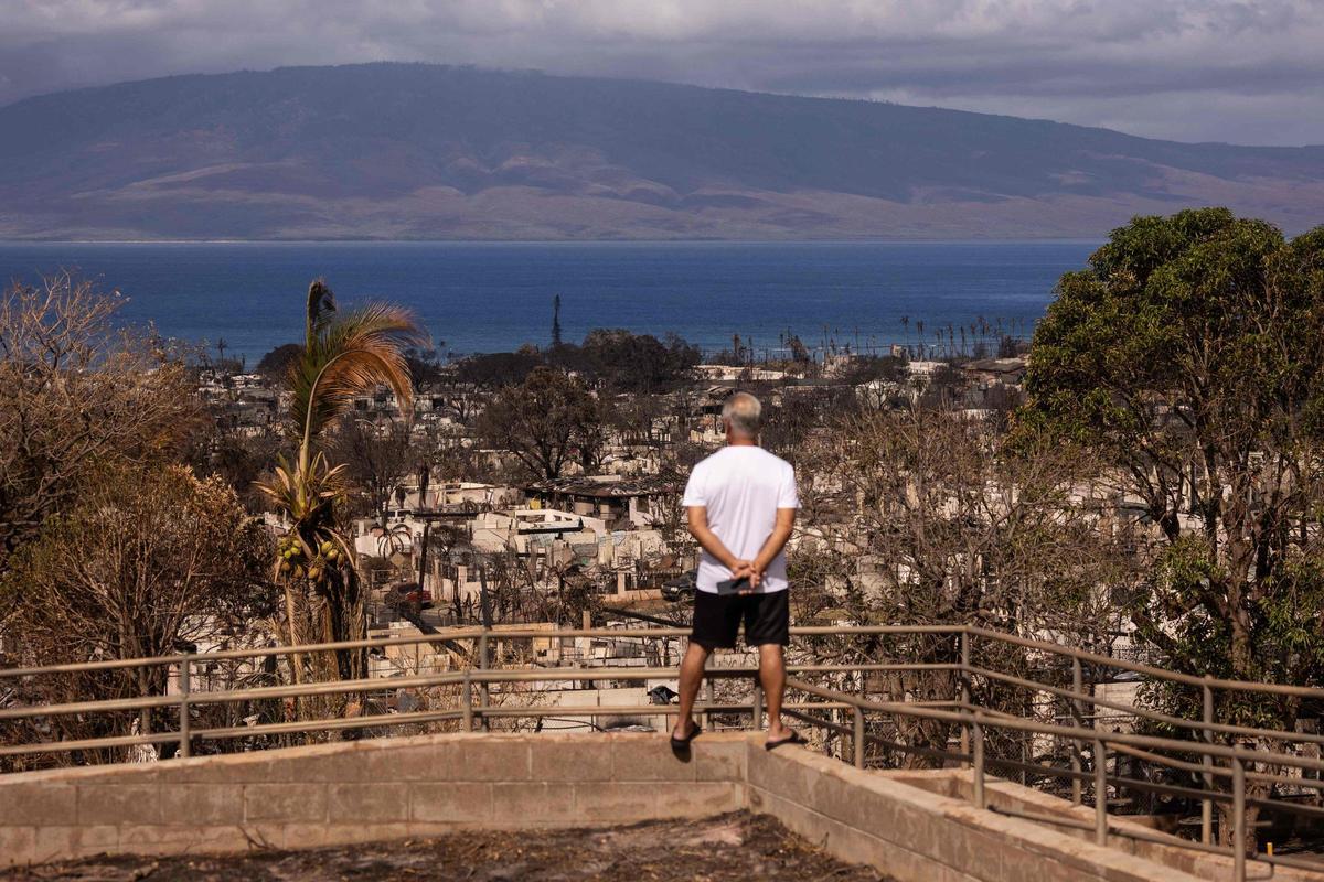 La presència de turistes divideix un Hawaii devastat pels incendis La presència de turistes divideix un Hawaii devastat pels incendis