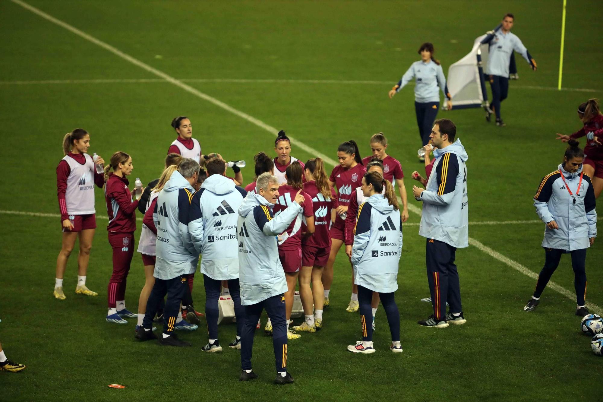 Rueda de prensa y entrenamiento de la Selección Española Femenina en Málaga