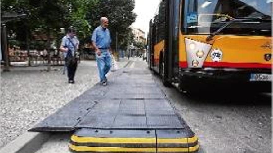 La nova plataforma instal·lada en una de les parades de la Rutlla.