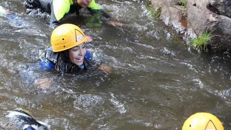 Participantes en una de las aventuras de Cañiza Natura. // D.P.