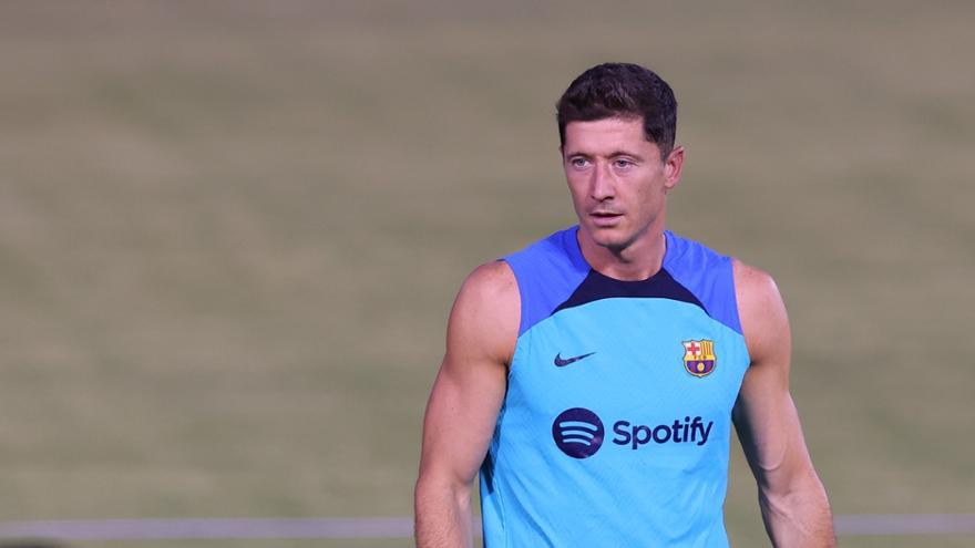 ¡Qué golazo de falta! El Barça presume de Lewandowski en redes y no es para menos