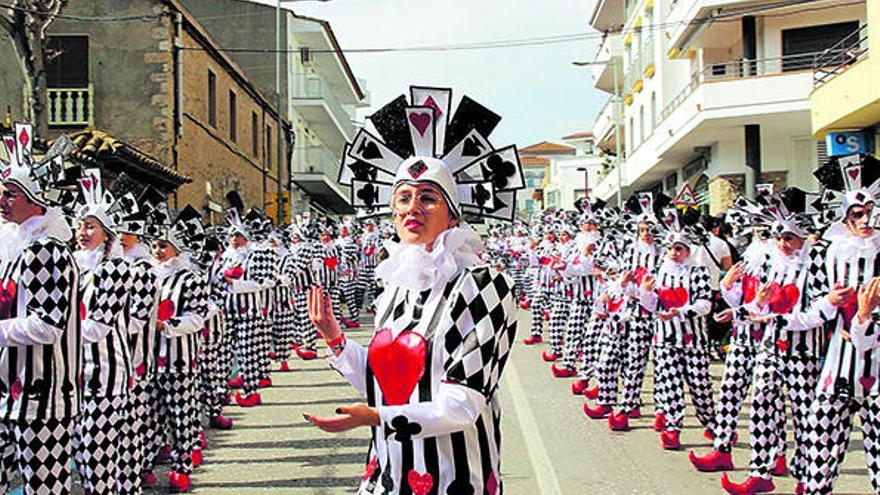 Tres dies de festa a l&#039;Escala amb desfilades  i l&#039;Orquestra Maribel