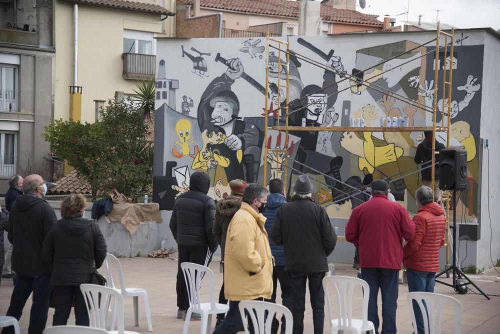 Moià persevera i el mural de l''1-0 inspirat en el Guernica torna a lluir a la plaça del CAP