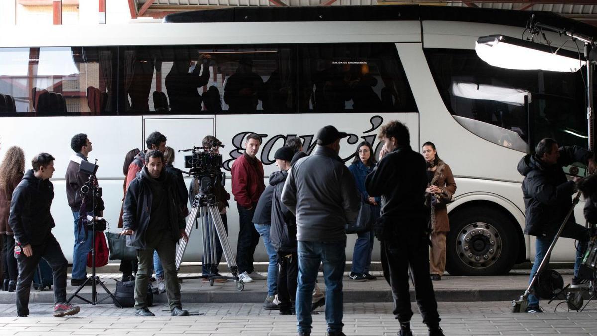 Rodaje de «Soy Nevenka» en la estación de autobuses de Zamora. | A. B. (ARCHIVO)