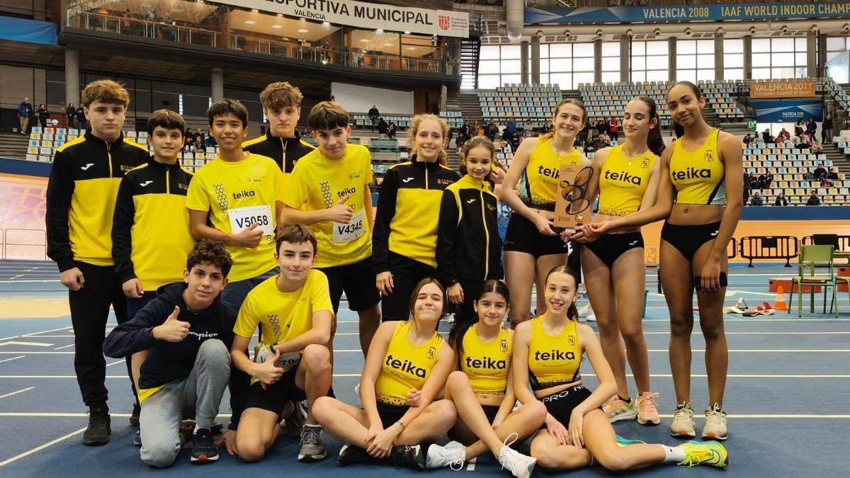 Los chicos y chicas del CA Safor Teika en el Provincial