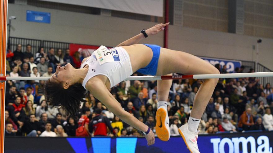 Saleta Fernández logró la medalla de plata en salto de altura. // IÑAKI OSORIO