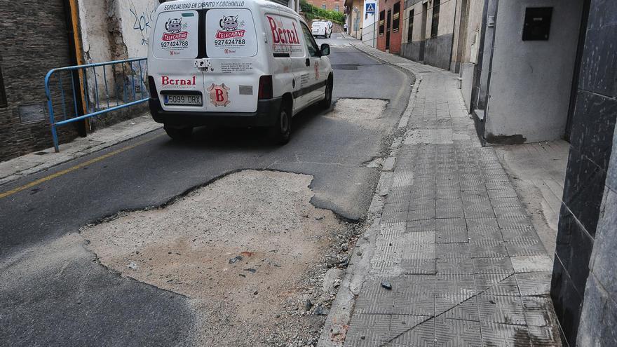 Plan de bacheo para casi 700 metros cuadrados de calles, en Plasencia