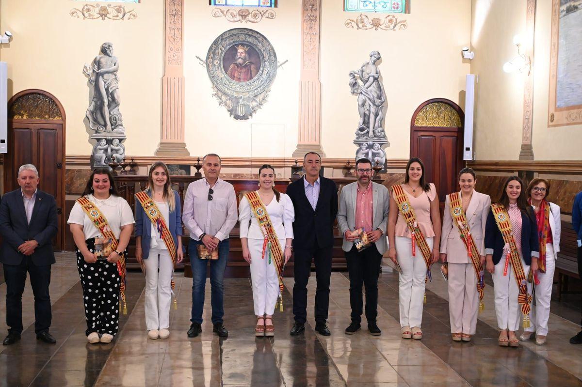 Además de la inauguración de exposiciones, la Comunitat de Regants de Vila-real abrió ayer sus puertas a los vecinos para que visitaran su restaurado salón de actos.