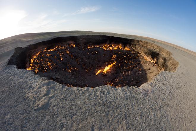 Cráter de Darvazá durante el día