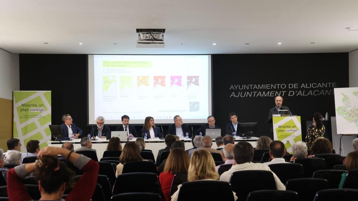 La última mesa técnica organizada por el Ayuntamiento para el futuro Plan General de Alicante.