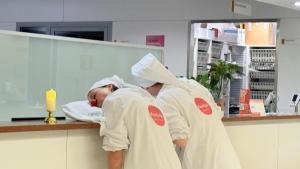 Dos payasos Pallapupas de la iniciativa SomNit de Sant Pau.