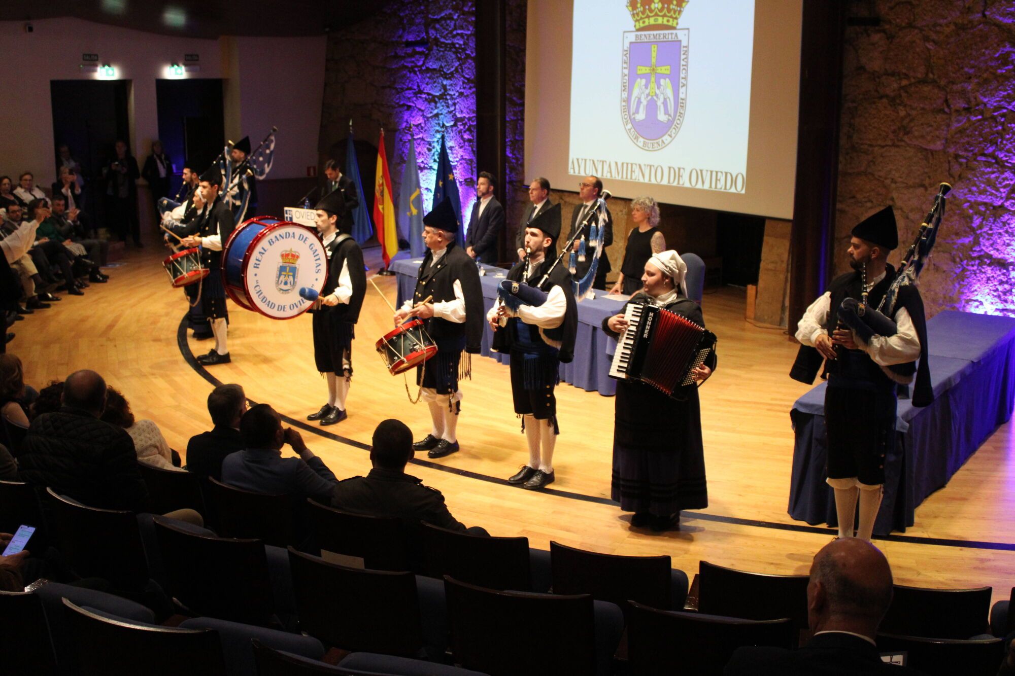 Acto institucional Santa Rita Hora: 11:00 Lugar: Oviedo, Sala de Cámara del Auditorio Príncipe Felipe Descripción: Homenaje a los trabajadores municipales jubilados y a quienes cumplen 25 y 40 años de servicio en el Ayuntamiento.