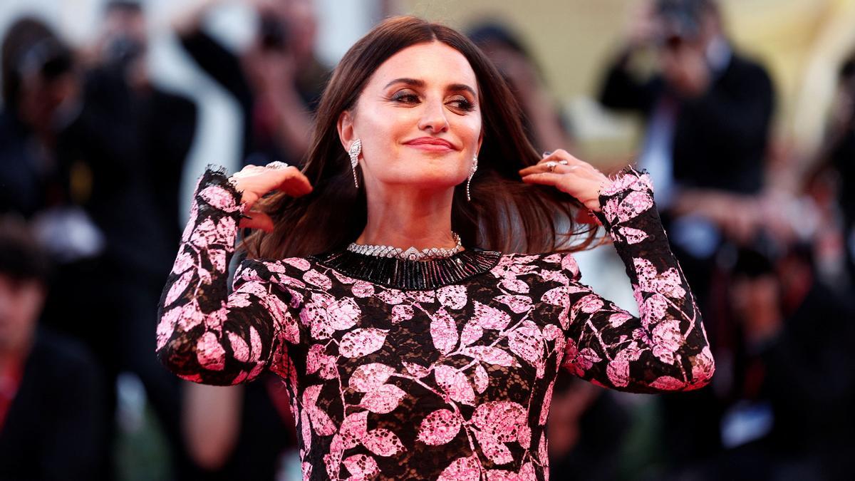 Penélope Cruz, en el estreno de la película 'L'Immensita' en el 79º Festival de Cine de Venecia