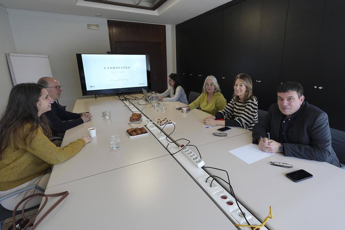 Alguns dels membres del jurat, reunits ahir a la seu de Diari de Girona