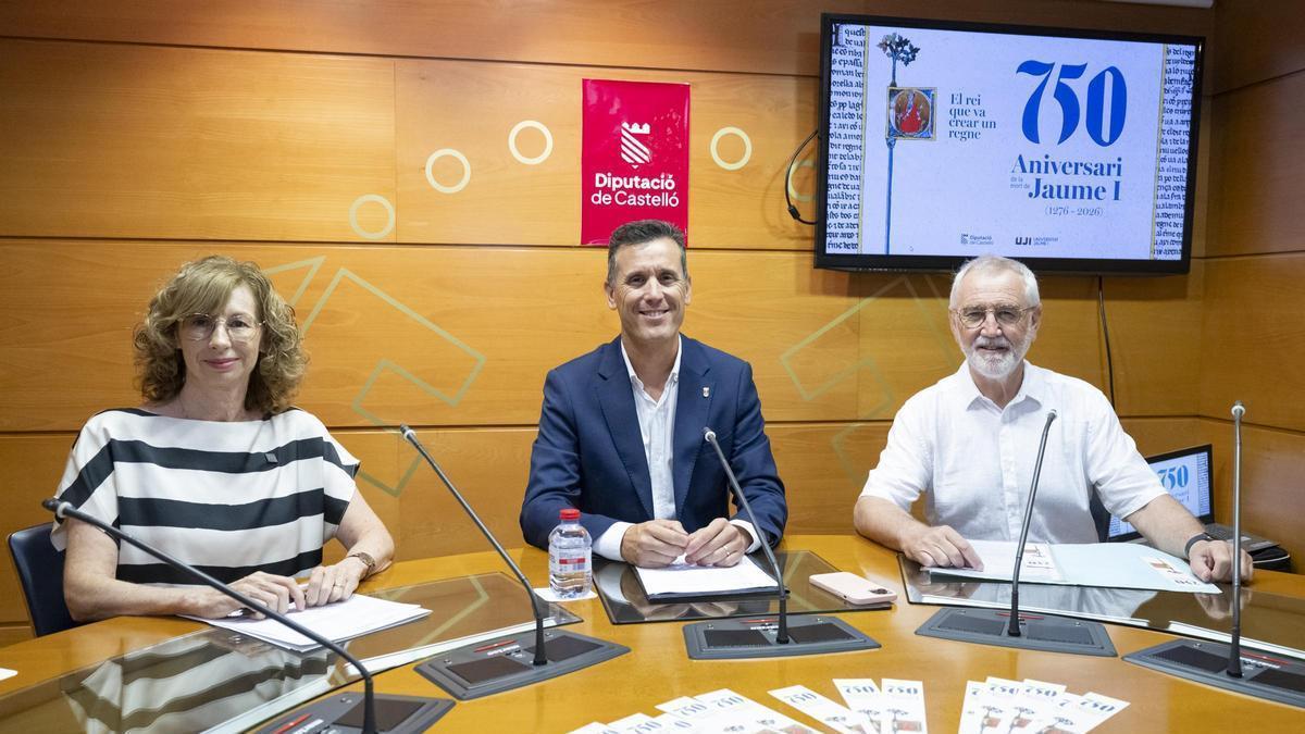 Alejandro Clausell, Raquel Agost, y Carles Rabassa en la presentación de la programación del 750 aniversario de la muerte de Jaume I.