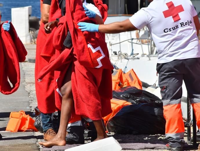 28/02/20 ARGUINEGUIN. MOGÁN. Llegada de migrantes al puerto de Arguineguin después de ser rescatados por un velero. Fotógrafa: YAIZA SOCORRO.  | 28/02/2020 | Fotógrafo: Yaiza Socorro