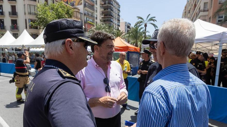 El Ayuntamiento de Alicante reconoce que la Cremà podría demorarse más de lo habitual por la falta de bomberos