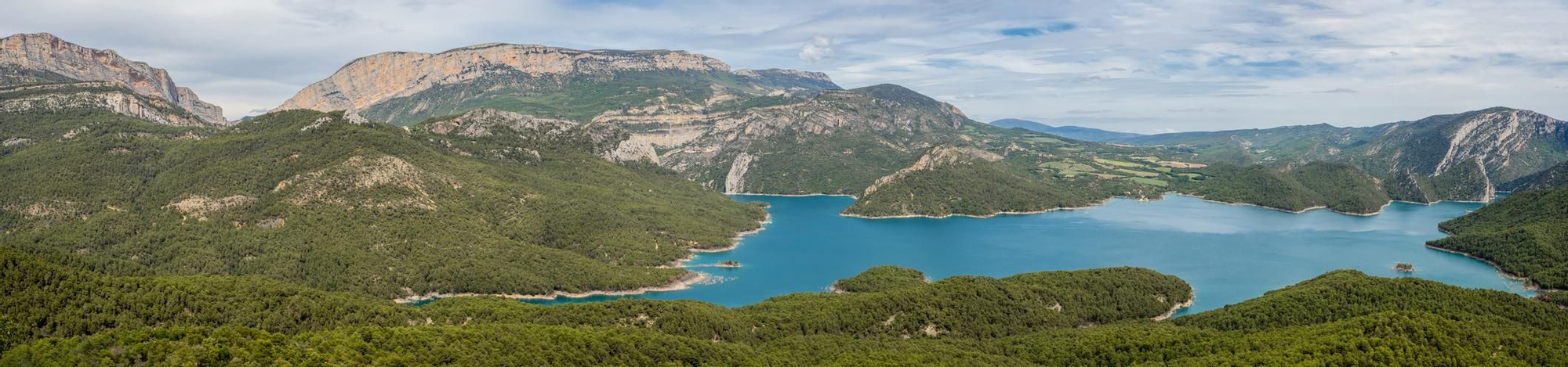Vista panorámica embalse de Canyelles, España.