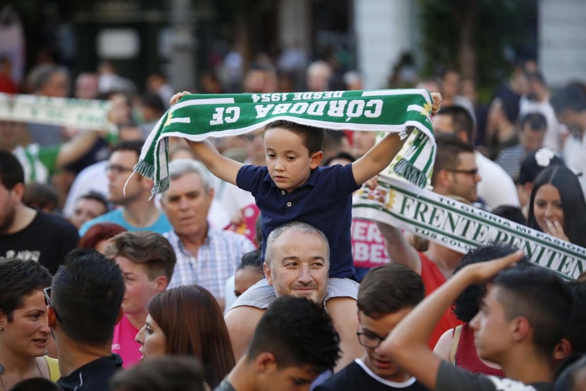 El Córdoba CF Futsal celebra el ascenso en Las Tendillas