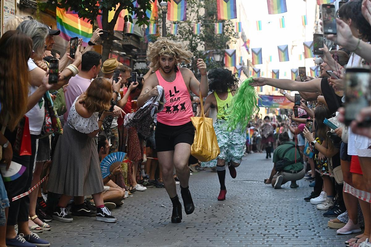 Carrera de tacones en las fiestas del Orgullo en Madrid
