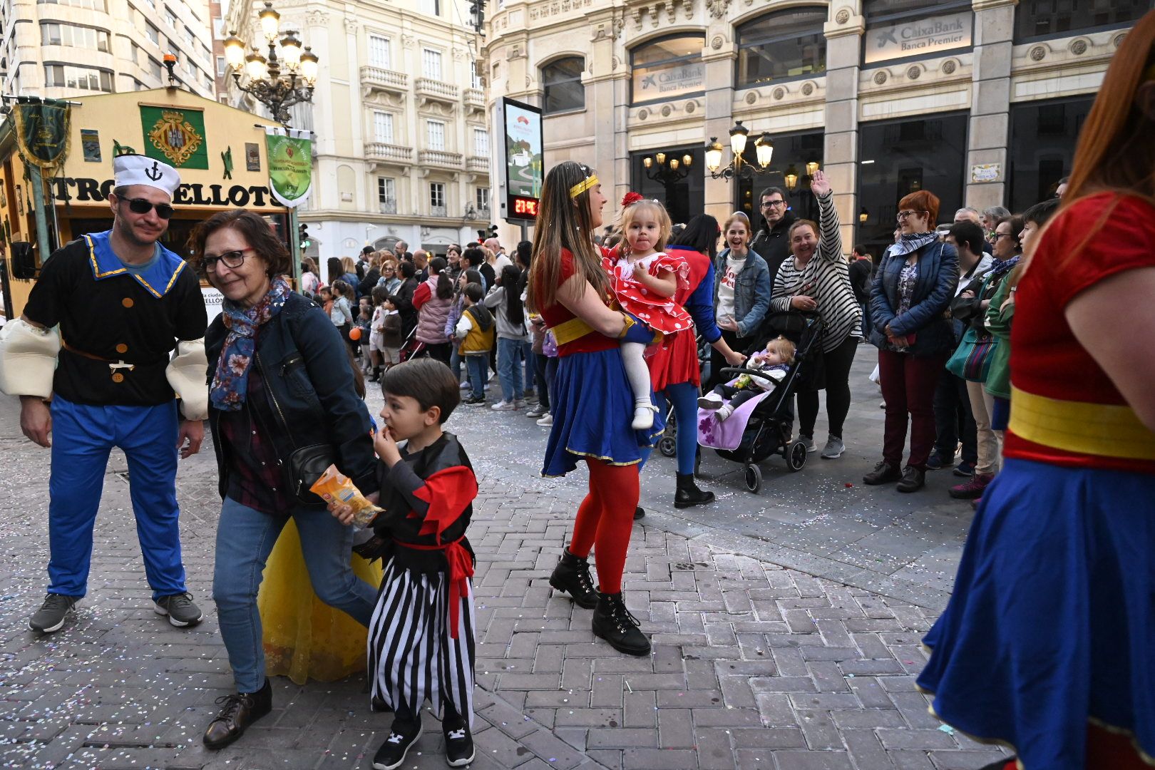 Desfile de collas y carros