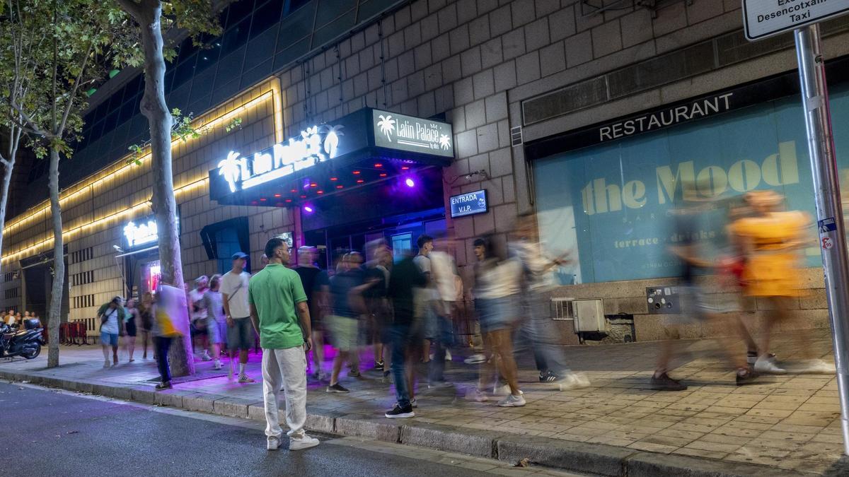 Entrada de la discoteca Latin Palace en el eje del Front Marítim, el pasado jueves.