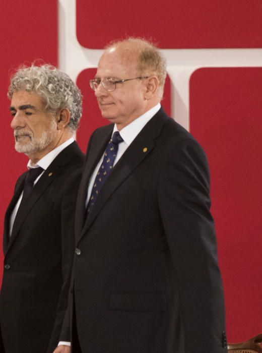 Instante de la ceremonia de entrega de los Premios Jaume I en la Lonja de València.