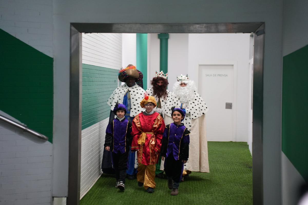 La recepción de Los Reyes Magos en El Arcángel, en imágenes