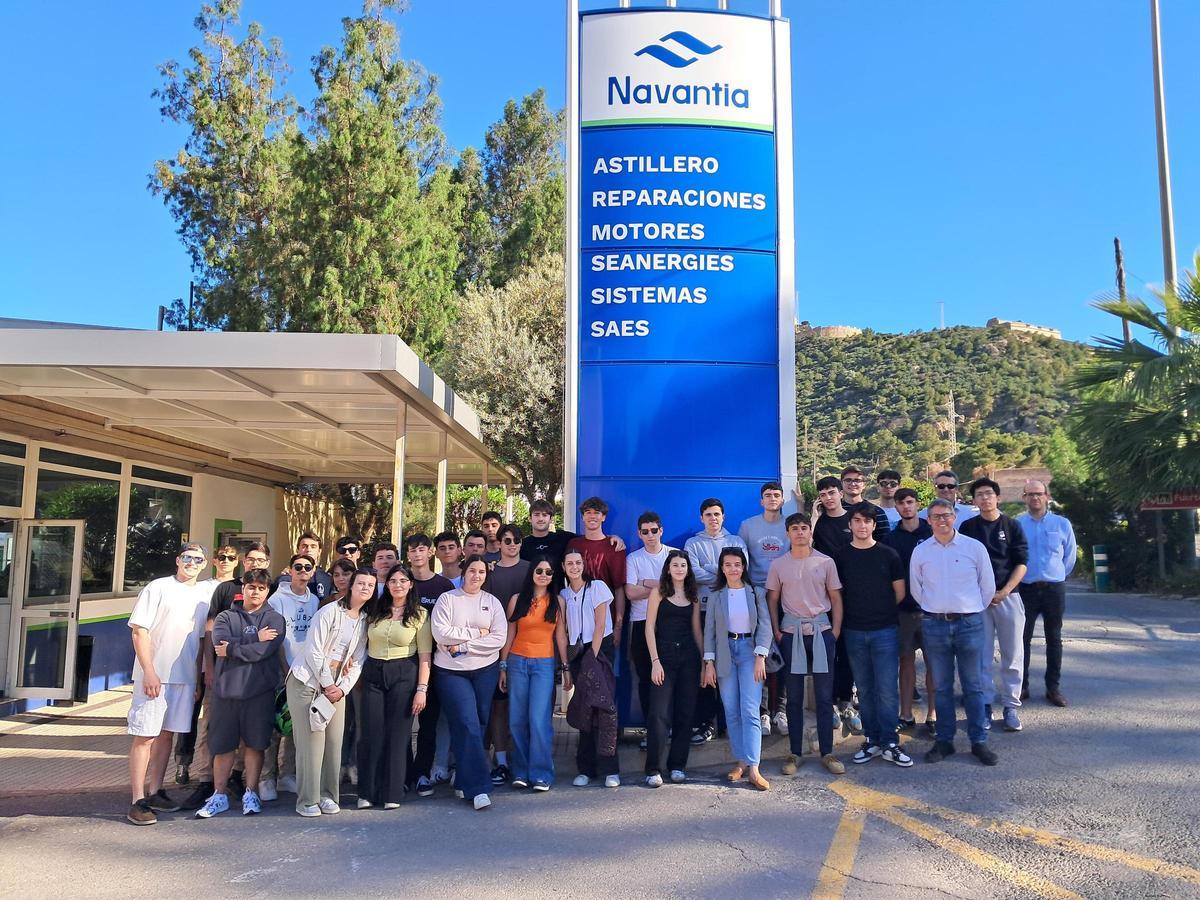 Los alumnos del Grado, en Navantia.