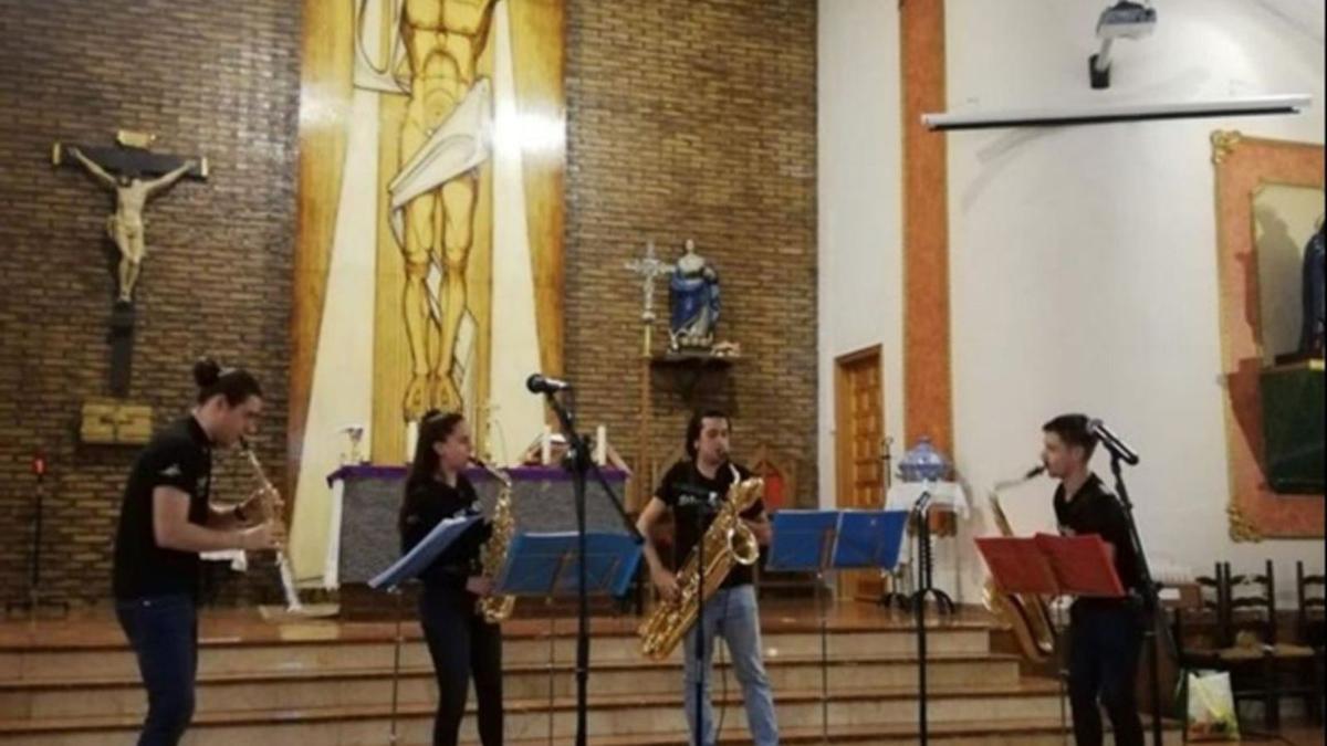 Synthèse Quartet ofreció un concierto en la iglesia.  | SERVICIO ESPECIAL