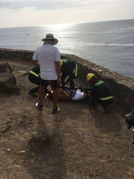 Dos heridos al volcar un coche en la carretera de Los Jameos al Mirador del Río