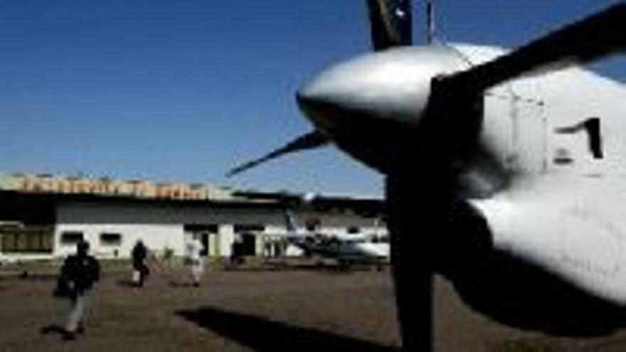 La Junta ´sortea´ a la UE para mantener los vuelos del aeropuerto de Talavera