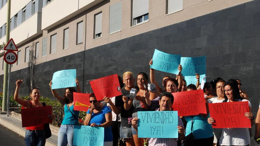 Protesta de peticionarios de vivienda en la capital grancanaria.