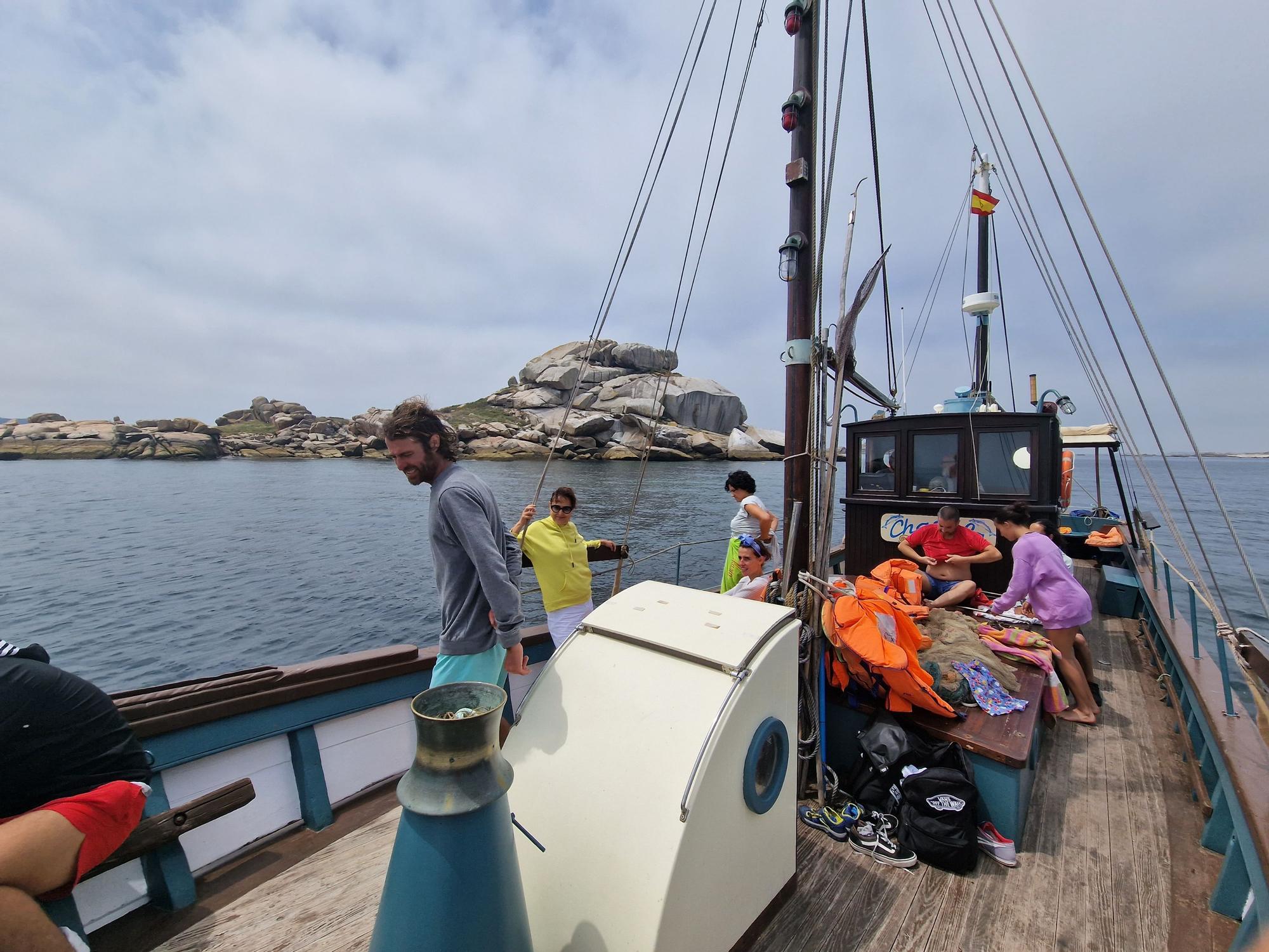 De visita en las Islas Atlánticas de Galicia a bordo del aula flotante "Chasula".