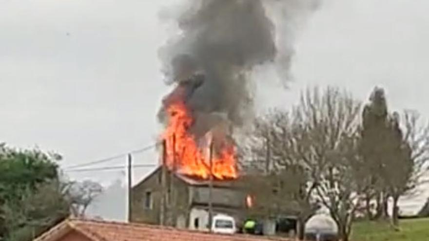 Un incendio calcina una casa en Abegondo