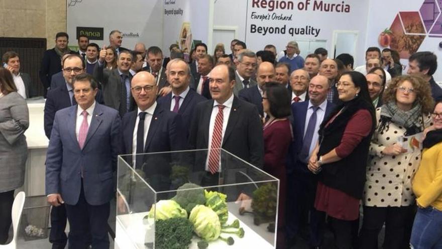 Los consejeros Francisco Jódar y Juan Hernández inauguraron hoy el estand de la Región de Murcia en Berlín