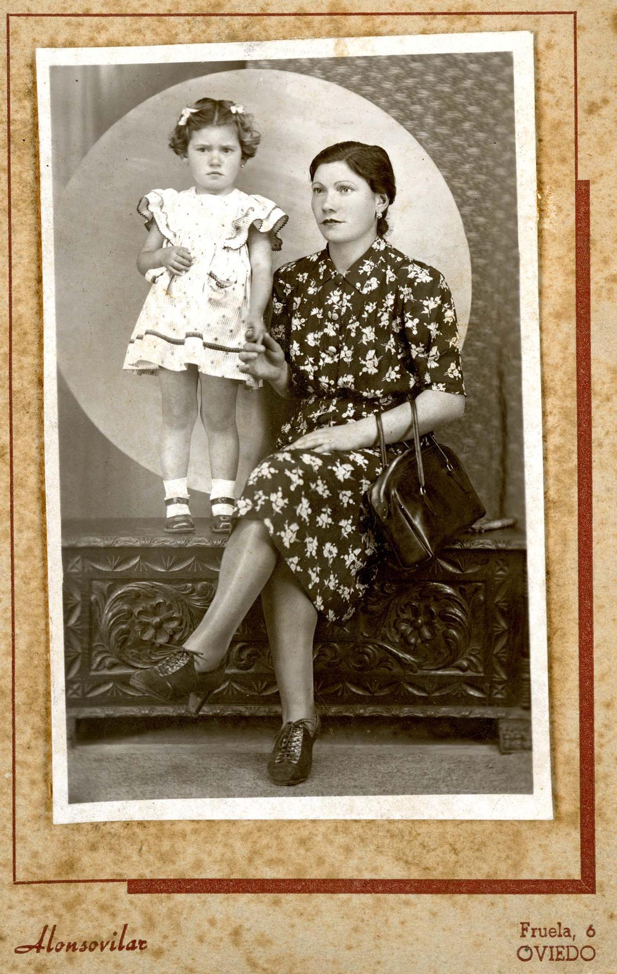 Alonsovilar (Oviedo). Retrato de estudio, h. 1950. | Donación de Pedro Pardo