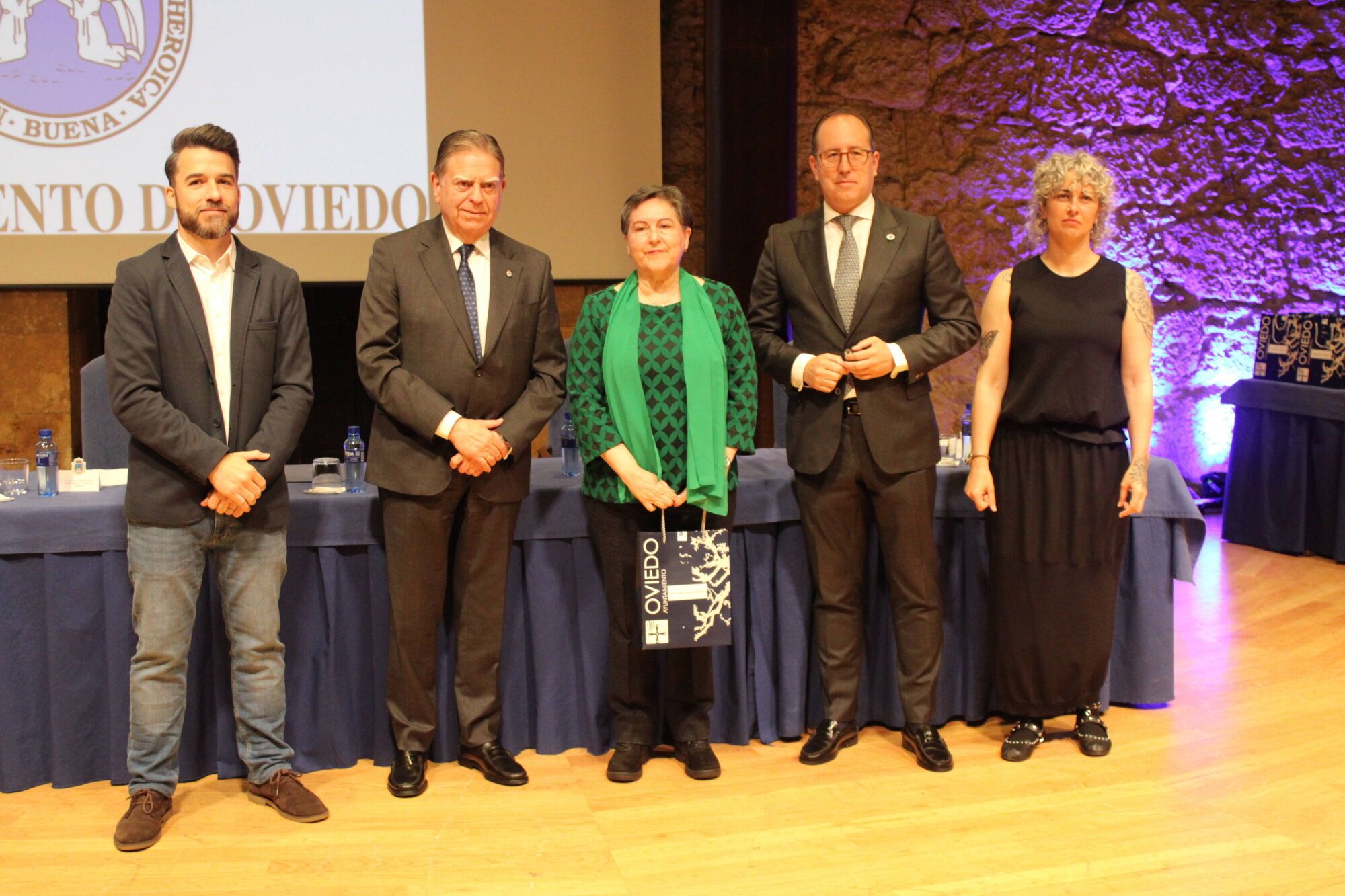 Acto institucional Santa Rita Hora: 11:00 Lugar: Oviedo, Sala de Cámara del Auditorio Príncipe Felipe Descripción: Homenaje a los trabajadores municipales jubilados y a quienes cumplen 25 y 40 años de servicio en el Ayuntamiento.