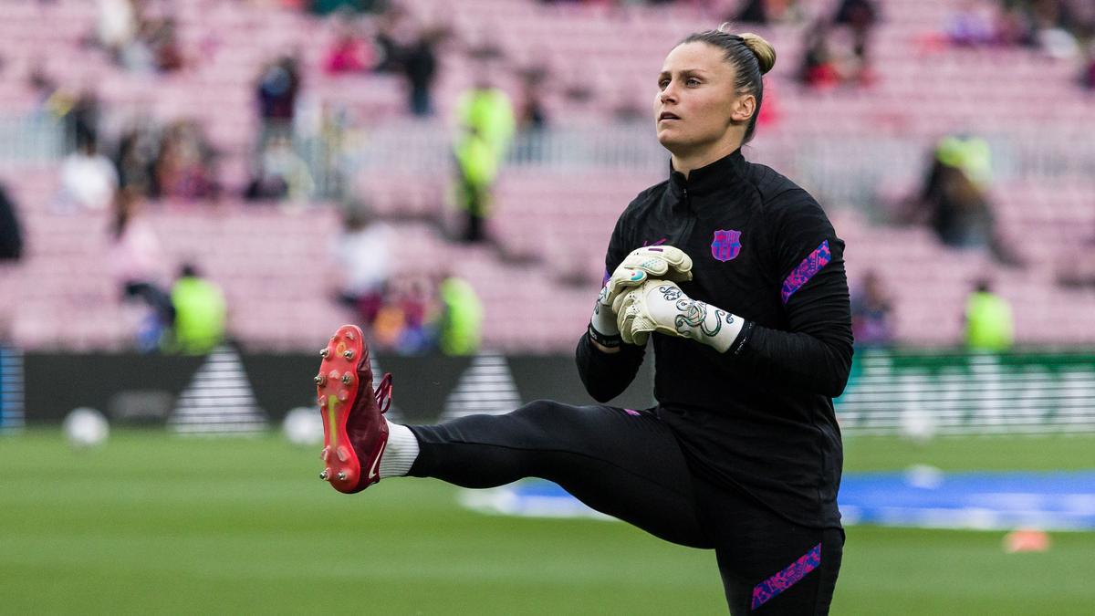 Sandra Paños, en un calentamiento con el FC Barcelona.