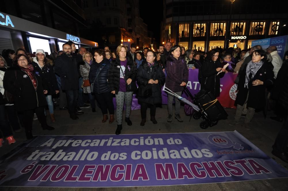 Los manifestantes han protagonizado entre consignas y pancartas una marcha quepartió del Obelisco y llegó hasta la plaza de Galicia.