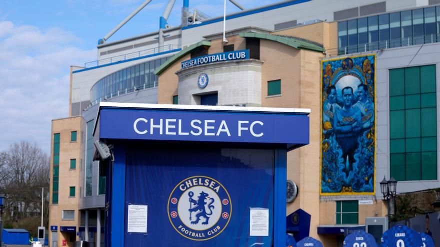 Acusan al Chelsea de 74 cargos por presuntas irregularidades en fichajes y agentes