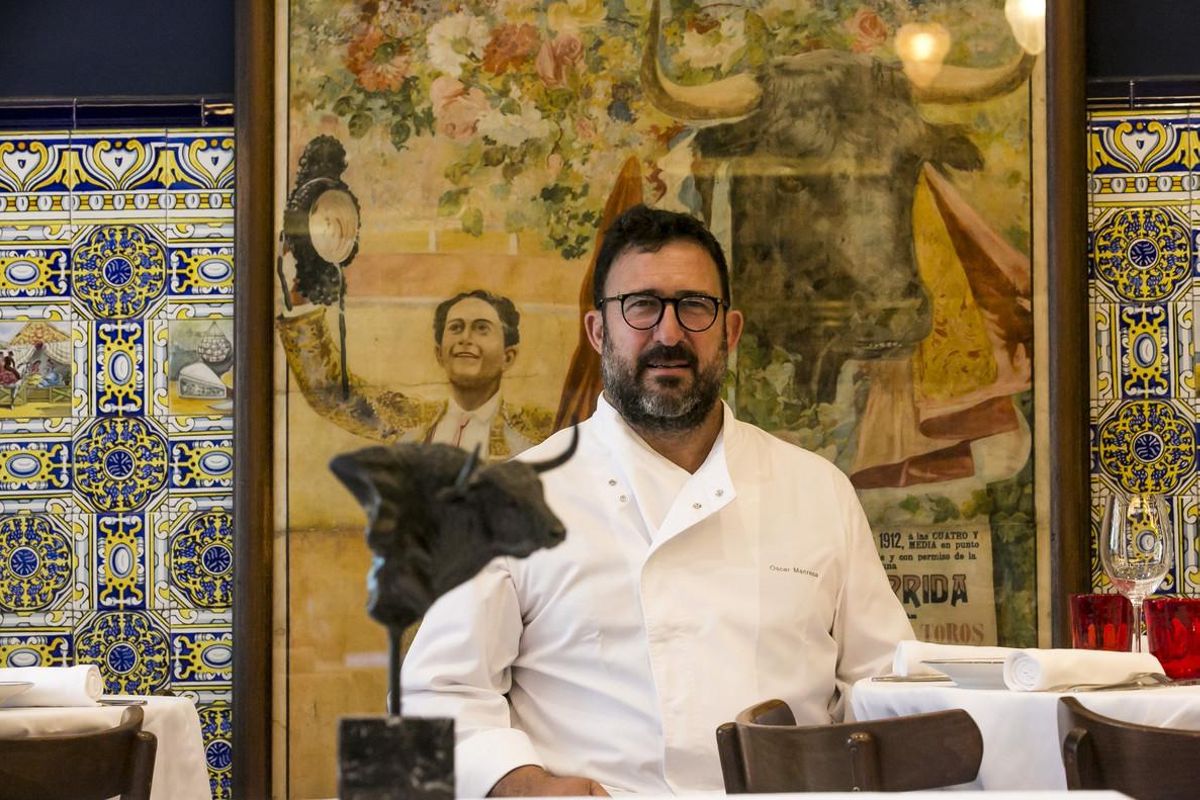 Barcelona ( Barcelones ) 25.07.2017. On Barcelona. Foto de gastronomia. Oscar Manresa, del restaurante Casa Leopoldo y su plato recomendado, Tortilla de jamon y langostino. Arxiu DG. 170725 ex 0237 en la foto: Oscar Manresa, en su restaurante, Casa Leopoldo. FOTO: PUIG, JOAN Barcelona ( Barcelones ) 25.07.2017. On Barcelona. Foto de gastronomia. Oscar Manresa, del restaurante Casa Leopoldo y su plato recomendado, Tortilla de jamon y langostino. Arxiu DG. 170725 ex 0237 en la foto: Oscar Manresa, en su restaurante, Casa Leopoldo. FOTO: PUIG, JOAN