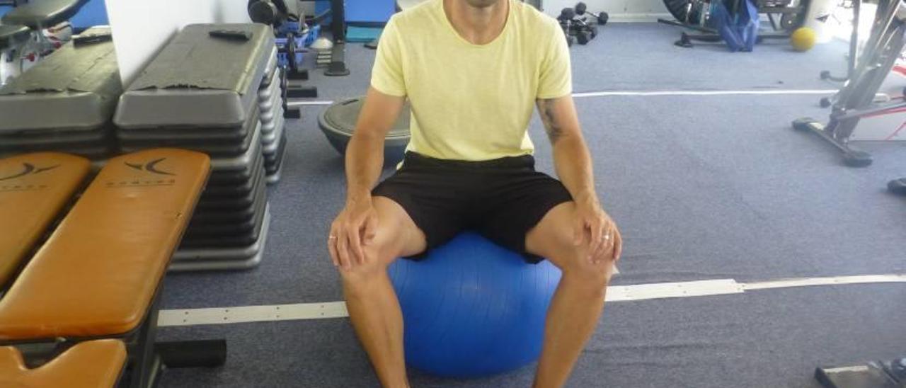 Esteban Muñoz mantiene la forma en el gimnasio.