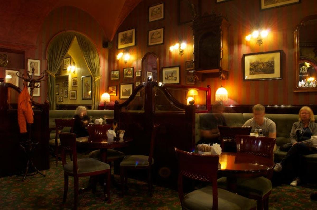 En los cafés también se respira la historia de la antigua capital de Polonia. En los cafés también se respira la historia de la antigua capital de Polonia.