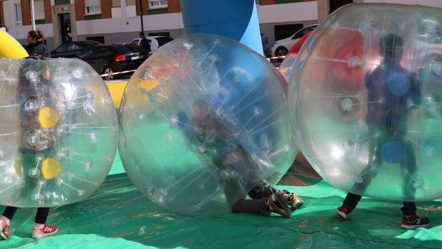 Los más pequeños desafían a la lluvia en San José Obrero