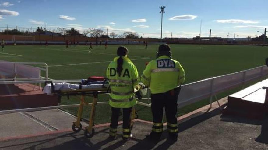 Los padres de jugadores del Jove contratan por su cuenta una ambulancia