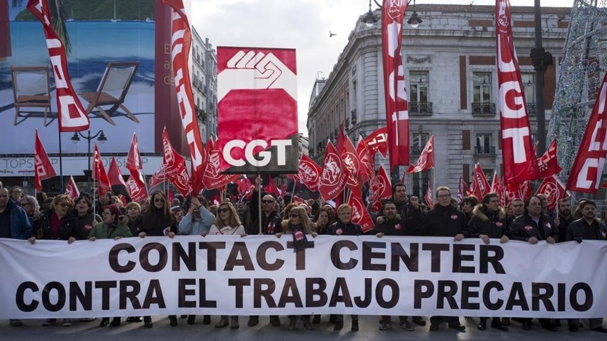 Manifestación de trabajadores de atención telefónica contact center en Madrid.