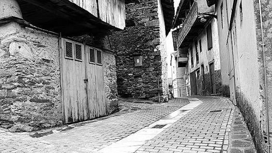 El remozado barrio de Cimadevilla, en Tineo.