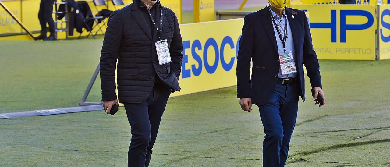 Miguel Ángel Ramírez, presidente de la UD Las Palmas, y Nicolás Ortega, vicepresidente, en el Estadio de Gran Canaria el pasado 13 de diciembre. | | ANDRÉS CRUZ